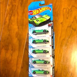 1/64 2020 . 17 PAGANI HUAYRA ROADSTER HOT WHEELS